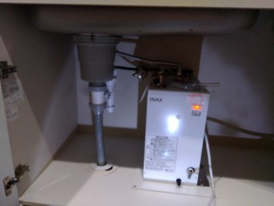 小型電気温水器交換工事　[リクシル EHPN-F12N1] 東京都中央区