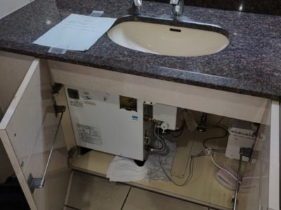 小型電気温水器交換工事　TOTO　REW25A1BH　東京都板橋区